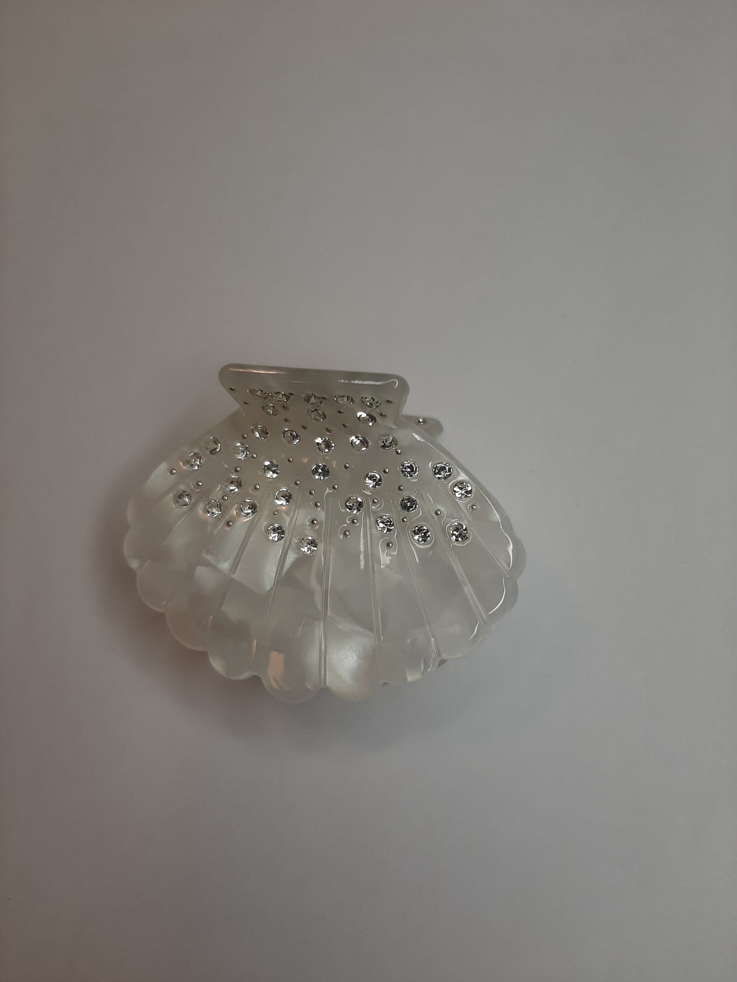 Glitter schelp clip wit