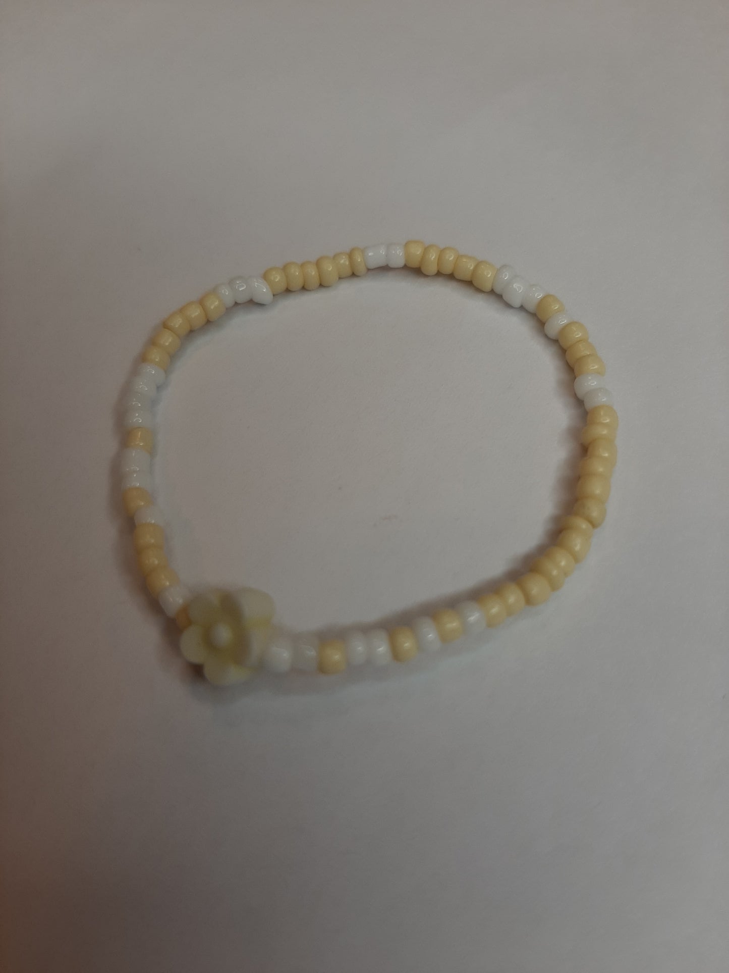 Kleuter bloem armband geel