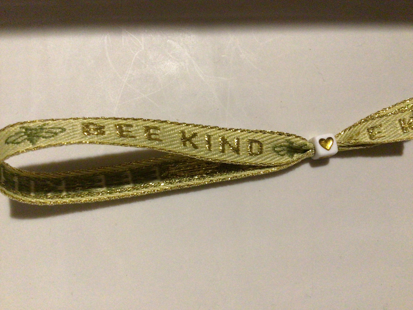 Bee kind lintenarmband
